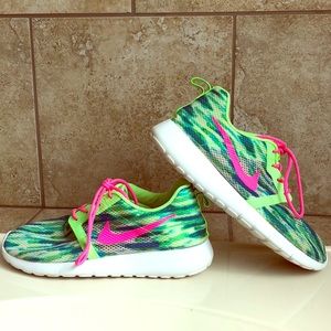 Women’s Green & Pink Nike Roshe Shoes